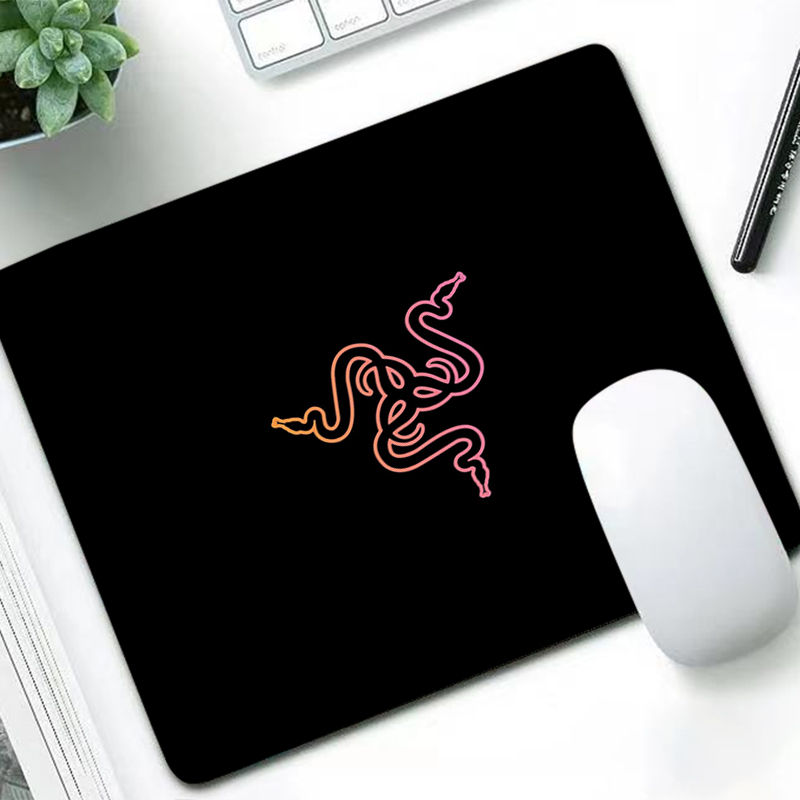 Gaming Pc Equipment - Razer Luxury Mouse Pad Anime Gamer